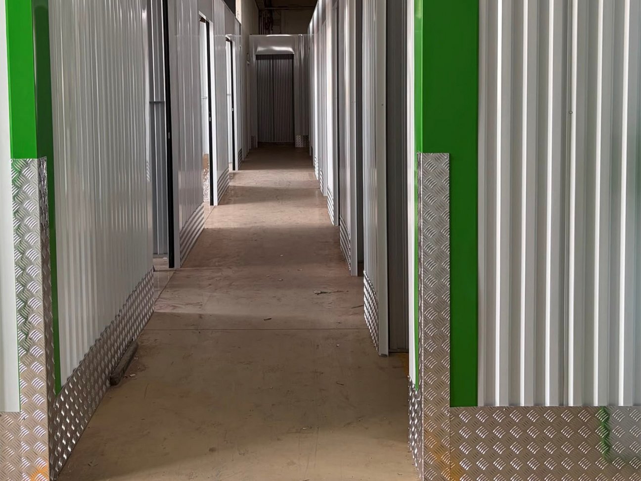 LSH Self Storage Ludwigsburg - LSH Self Storage Lagerhaus Flure. LSH Self Storage Ludwigsburg - LSH Self Storage Lagerhaus Flure.